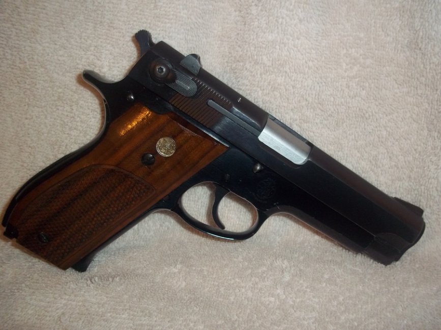 Smith & Wesson 439.jpg