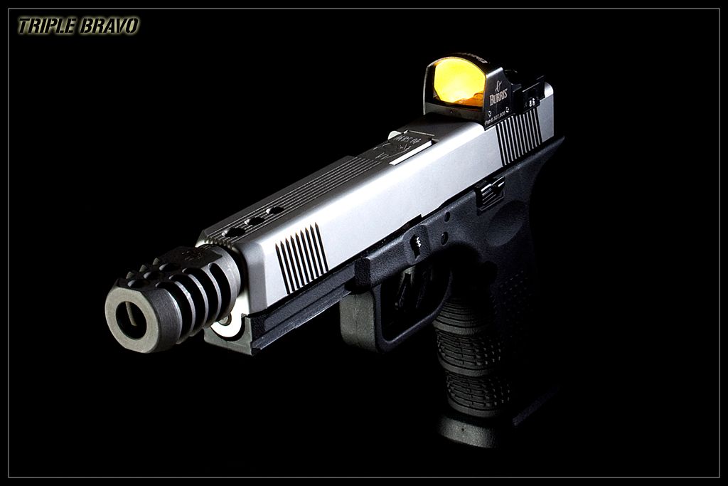 Pistol-onblack-04-B3-1024.jpg