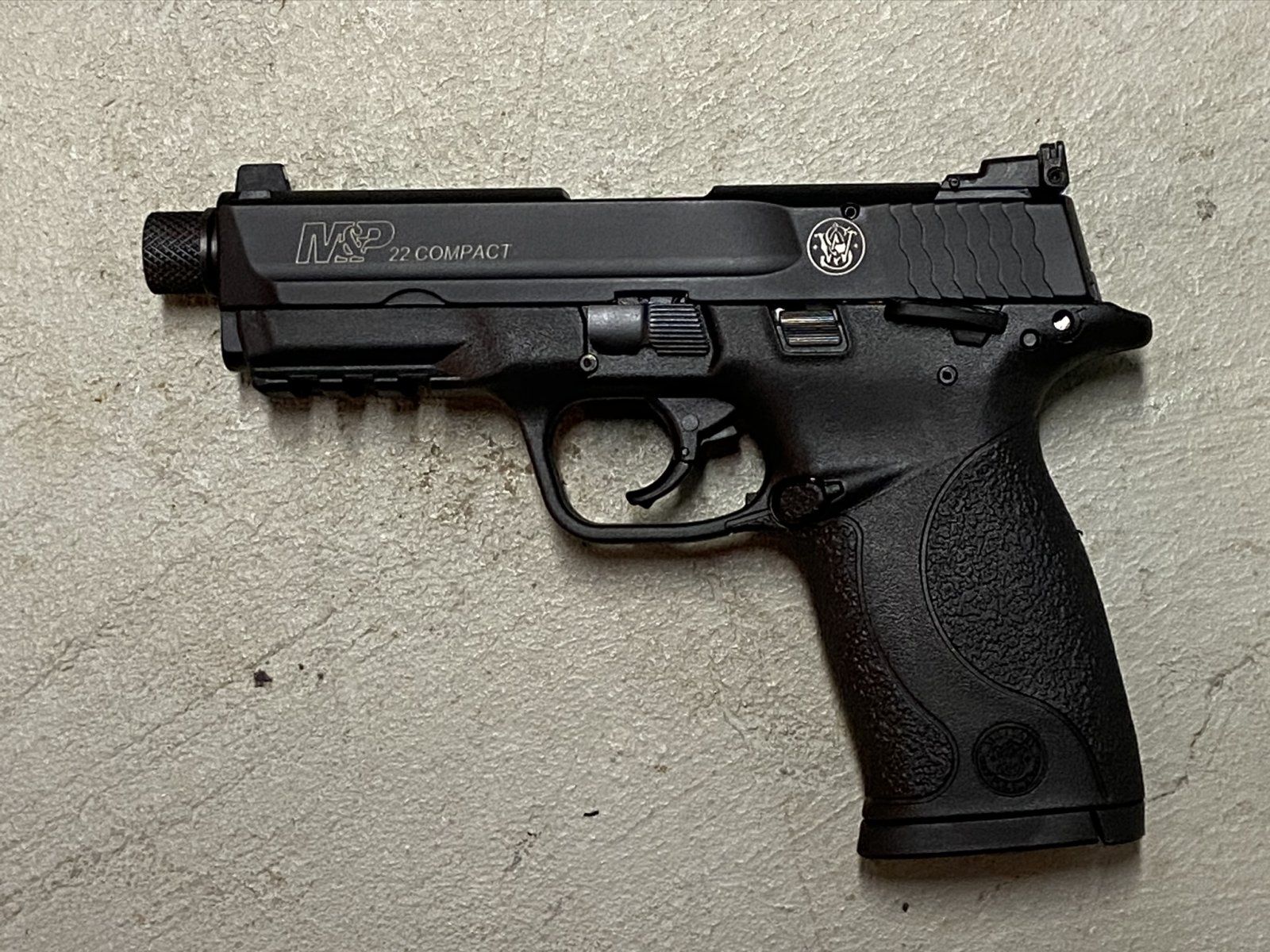 pistol-22lr-smithwesson-mp-22-compact.jpg