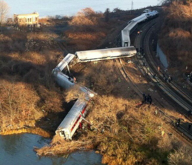 AP_NYC_train_derailment_jt_131130_16x9_992_1.jpg