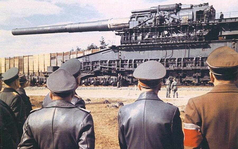 Schwerer Gustav railway gun.jpg