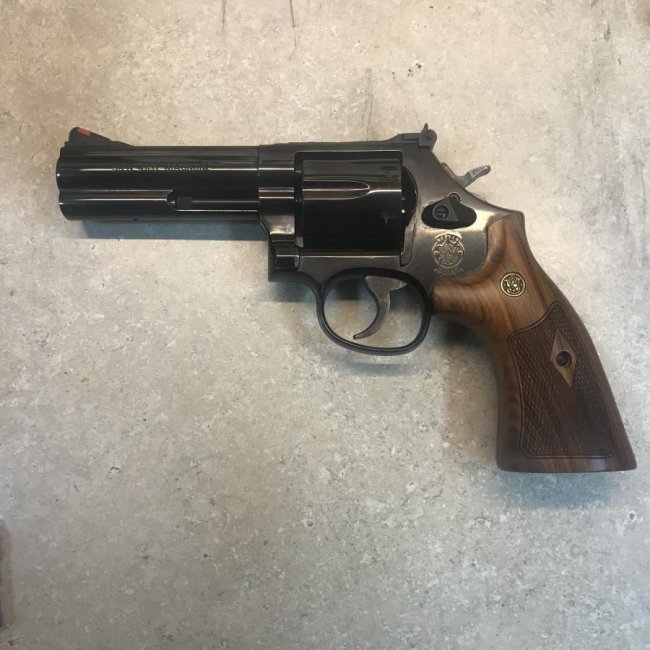 Smith and Wesson 586.jpg