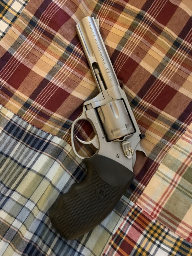 Charter Arms Model 72242 6 shot 22lr revolver