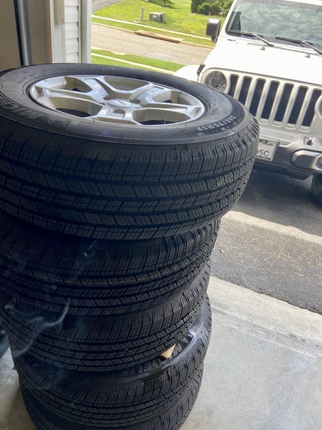 Jeep wheels / tires Michelin 247/75/17