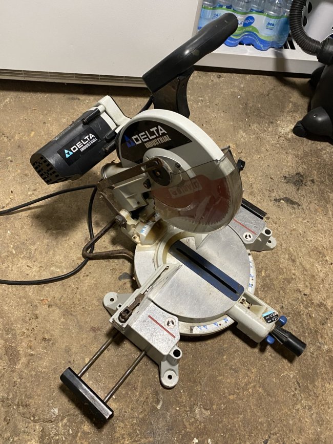 Delta Miter Saw 10in Works Well
