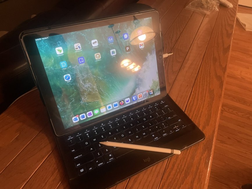 iPad Pro 12.9-inch (6th generation)