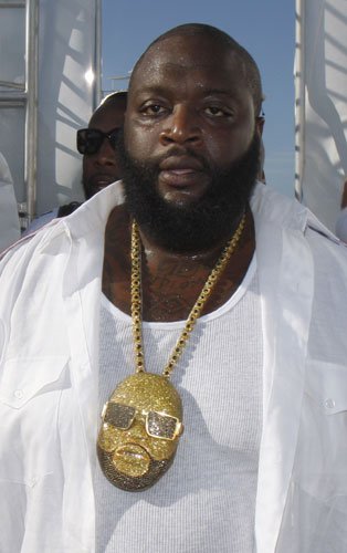 rick-ross-gold-chain-of-his-face.jpg