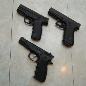Cz-75b (9mm), Steyr M40-a1 (.40 S&w), Glock 17 (9mm)