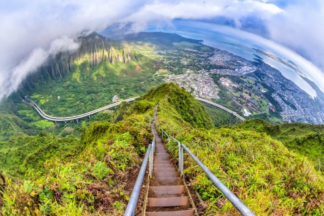 Haiku-Stairs-Stairway-to-Heaven-Oahu-Hawaii-4-e1448887950616.jpg