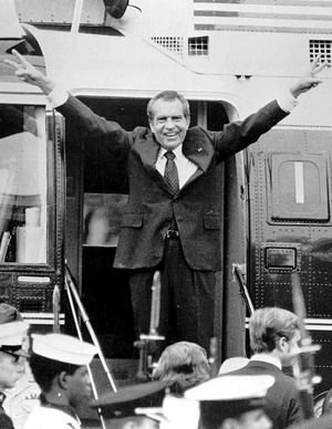 Nixon-Watergate-Vsign.jpg
